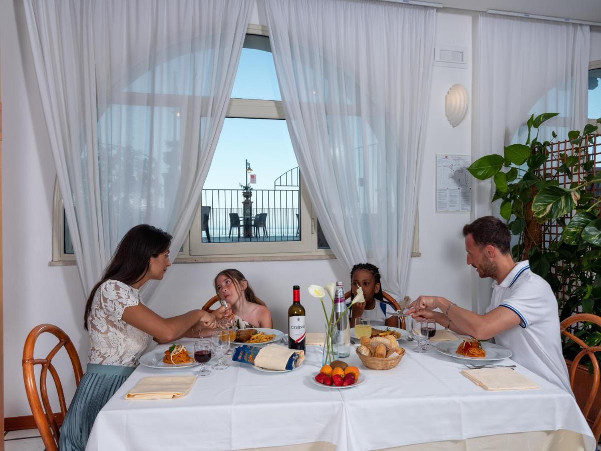 Hotel Olimpo Le Terrazze Letojanni Exteriér fotografie