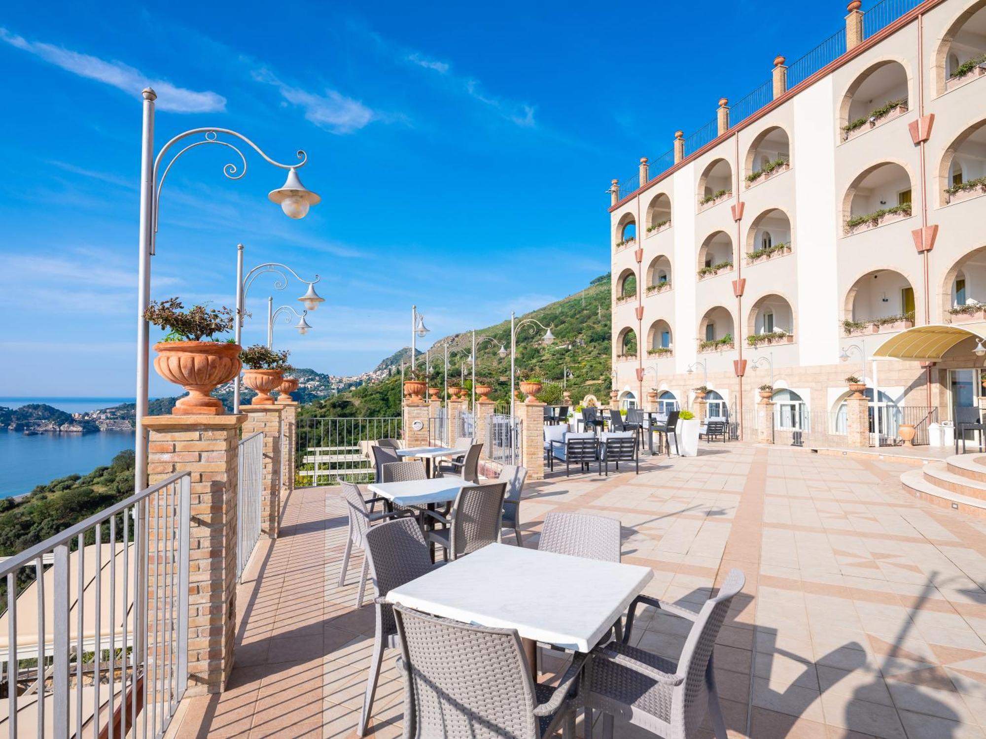 Hotel Olimpo Le Terrazze Letojanni Exteriér fotografie